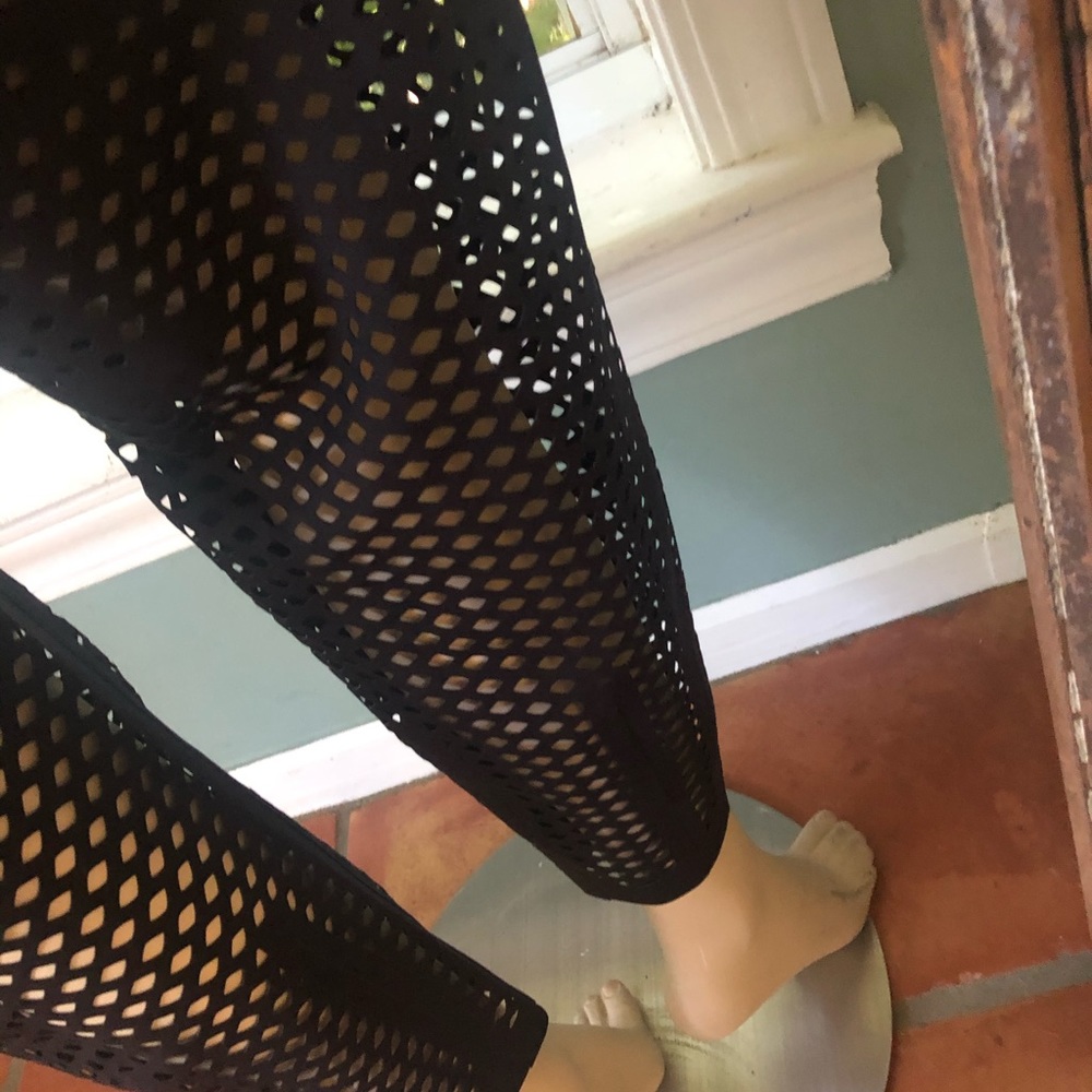 LuLuLemon mesh pants - Picture 6 of 10
